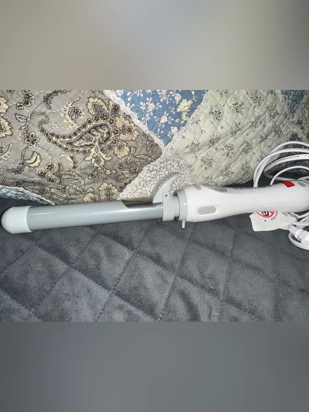 Beachwaver S1 White & Gray Curling Iron